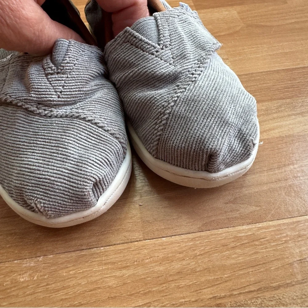 Toms slip on shoes size 8